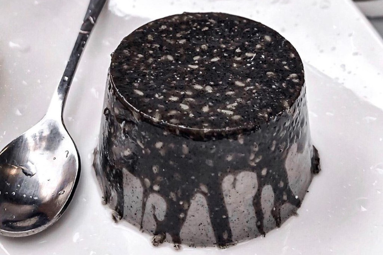 Bánh flan mè đen hình 3