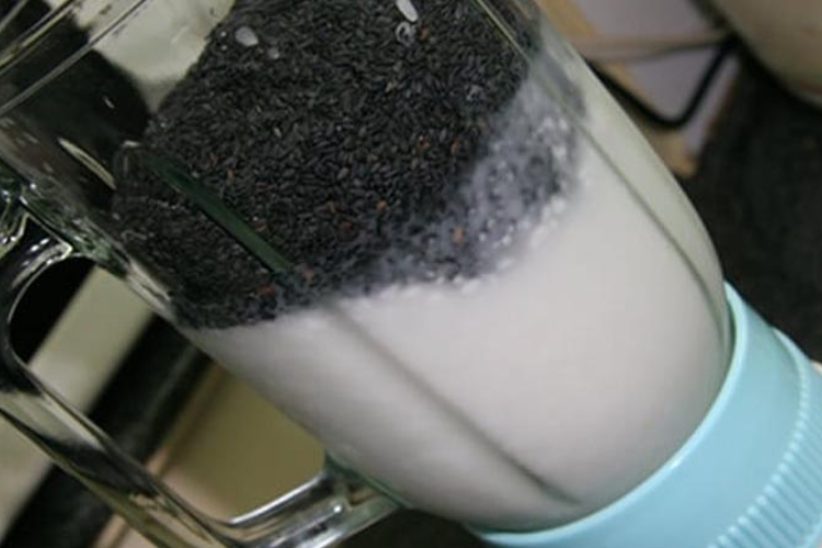 Bánh flan mè đen hình 4