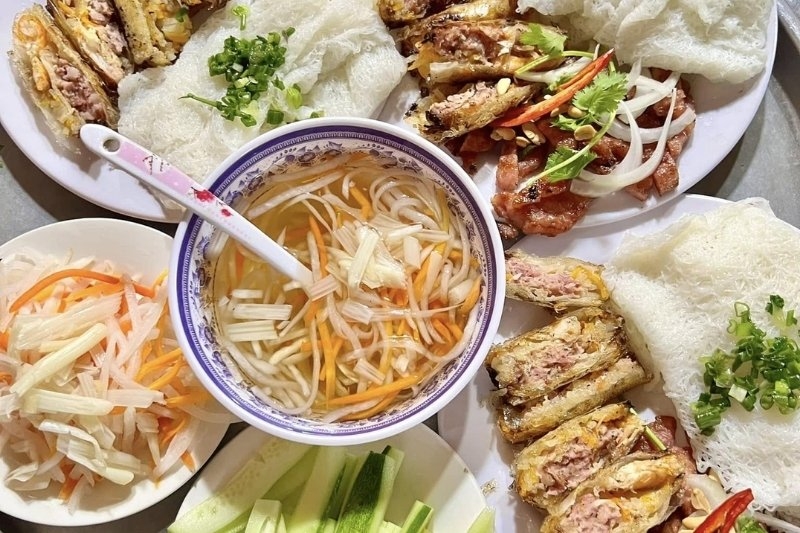Bánh hỏi An Nhứt có bán gì khác ngoài bánh hỏi không?