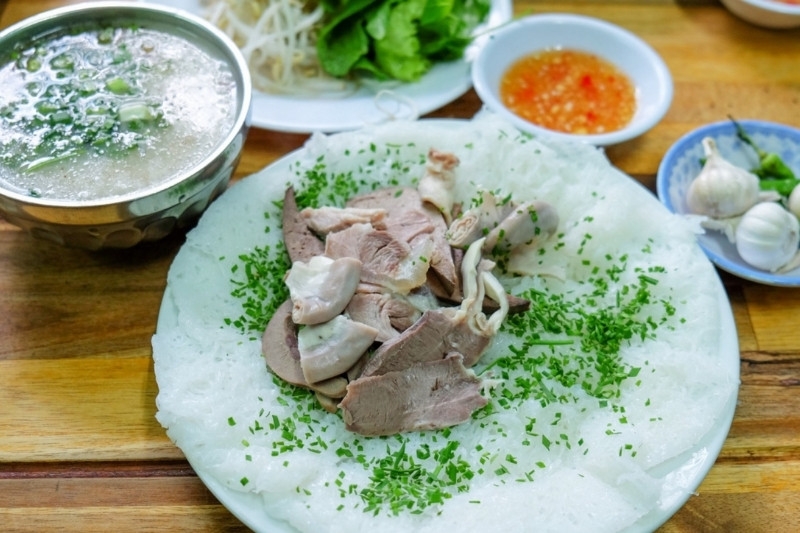 Giới thiệu món bánh hỏi lòng heo Phú Yên