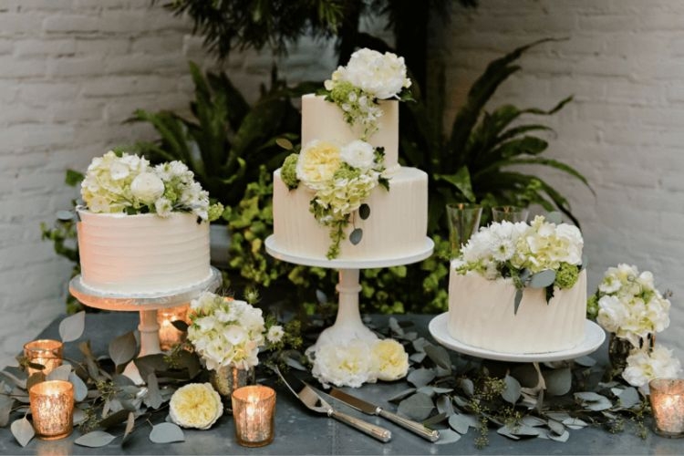 Gợi ý các mẫu bánh kem cưới ấn tượng, thể hiện cá tính và mang đến không gian tiệc cưới lung linh
