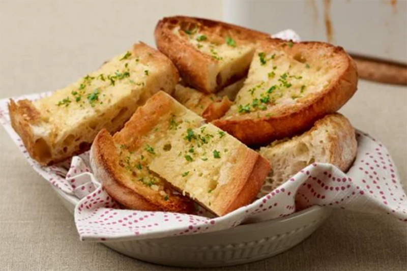 Bánh mì bơ tỏi bao nhiêu calo? (hình 1)