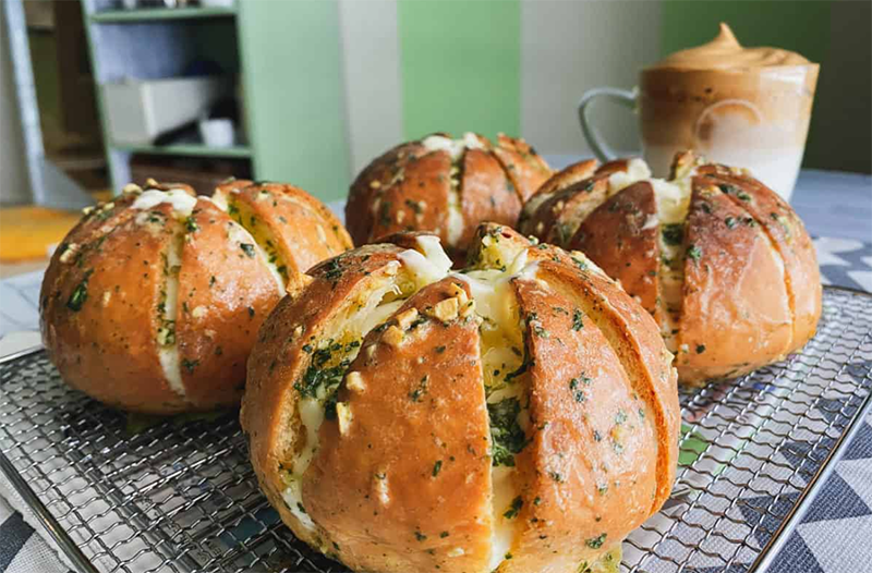 Bánh mì bơ tỏi bao nhiêu calo? (hình 3)