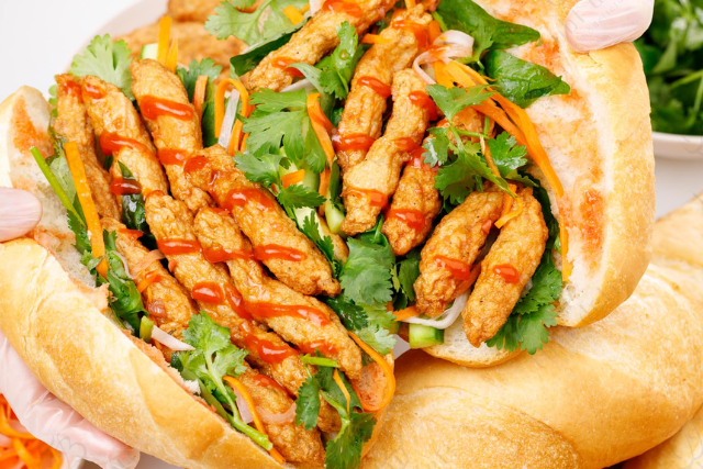 Bánh mì chả cá bao nhiêu calo? Khám phá sự thật khiến nhiều người bất ngờ khi ăn món quen thuộc này