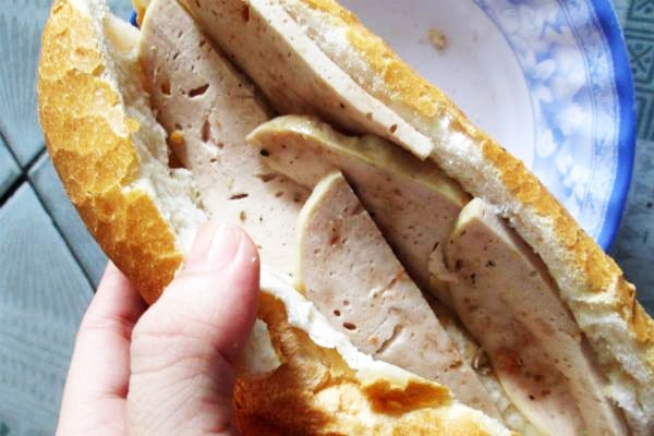 Xếp chả lụa