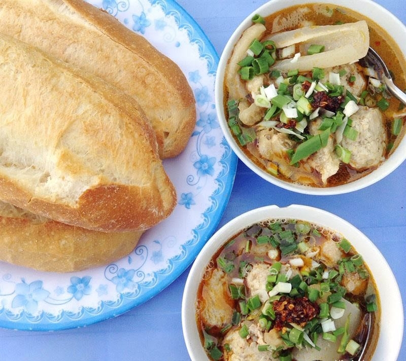 banh mi chao hang quyen