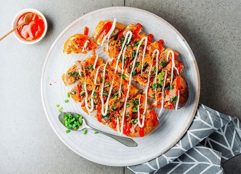 Bánh mì nướng muối ớt bao nhiêu calo hình 2