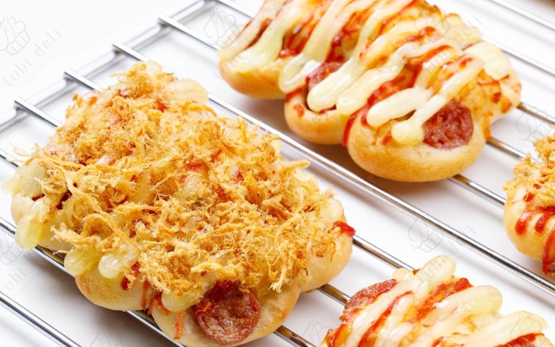 Vì sao bánh mì xúc xích chà bông lại được yêu thích?