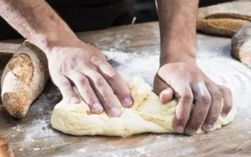 Bánh mì xúc xích chà bông 6