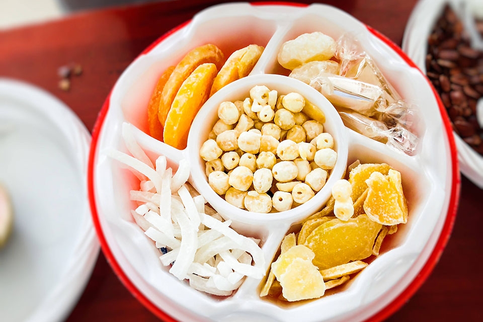 Bánh mứt Việt Nam có gì đặc biệt mà khiến du khách nước ngoài mê mẩn không rời?