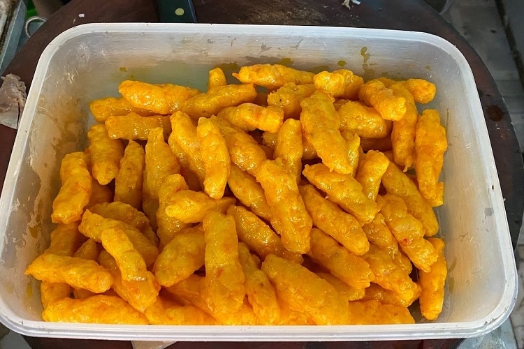 Cách làm bánh nổi (bánh suông) vàng giòn, thơm ngon, ăn kèm bánh canh cua, bún, súp cua