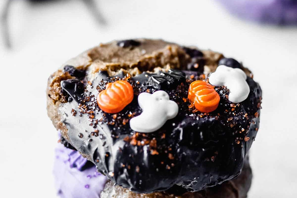 Tự tay làm bánh quy chocolate chip Halloween đầy ấn tượng cho bữa tiệc cuối tháng 10