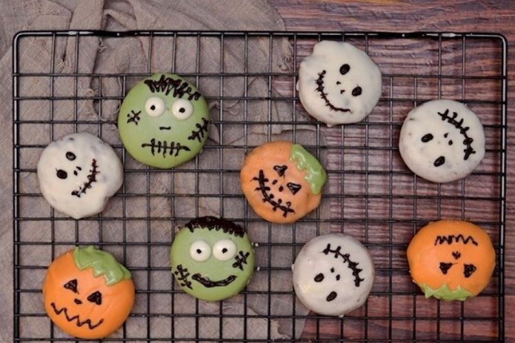 Hướng dẫn cách làm bánh quy chocolate chip Halloween ngộ nghĩnh và siêu dễ ngay tại nhà