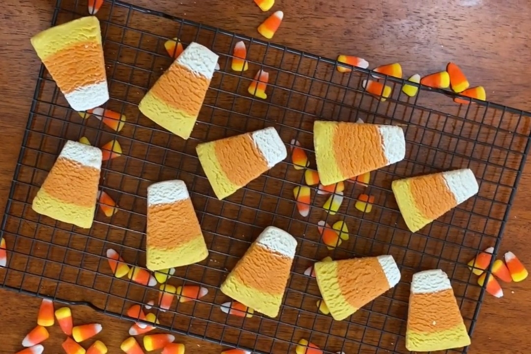 Khám phá 5 bước để có mẻ bánh quy kẹo bắp Halloween gây bão mạng xã hội năm nay