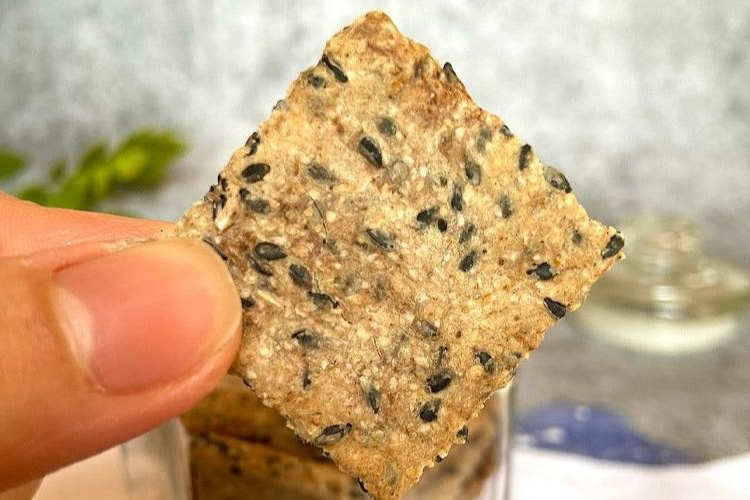 Bánh quy mè đen yến mạch 1