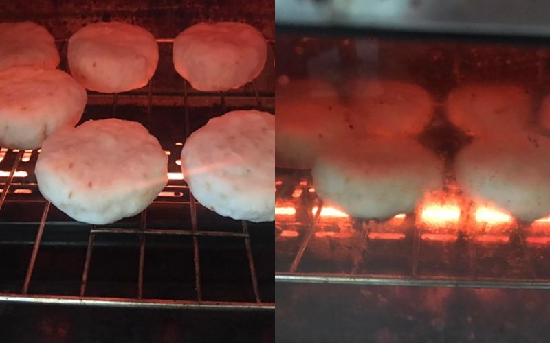 Nướng bánh là bước cuối cùng để hoàn thành món bánh sắn nướng thơm ngon