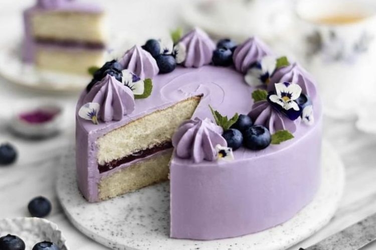 bánh sinh nhật màu tím