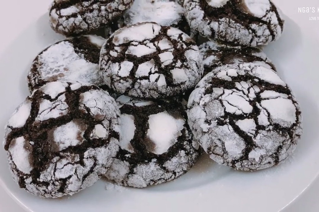 Bí quyết làm bánh socola tròn nứt mặt, giòn ngoài dẻo trong cho mùa Giáng sinh