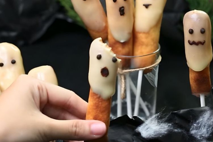 Vào bếp làm bánh su que con ma cực kỳ độc đáo, ấn tượng, đảm bảo ai cũng thích mê