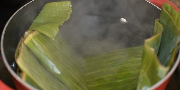 Bánh tét trứng muối 3