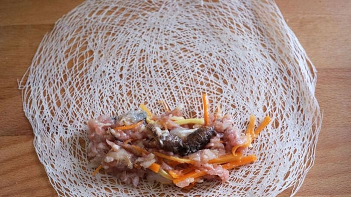 bánh tráng cuốn chả giò - Hình 5