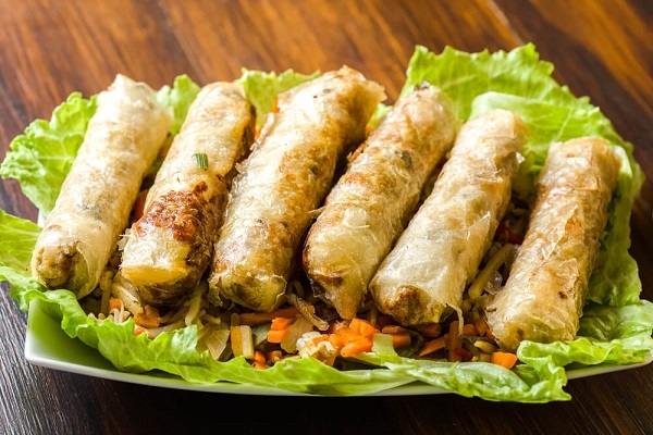 bánh tráng cuốn chả giò - Hình 2