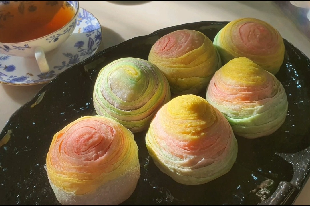 Thử sức với món bánh trung thu cầu vồng Nhật Bản với vỏ giòn tan, nhân mềm mịn