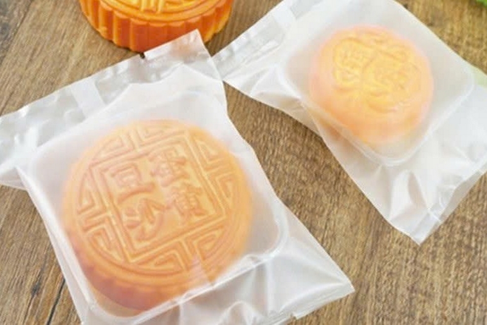 Mẹo làm bánh trung thu nướng nhân hạt sen với vị ngọt thanh tao của mùa trăng tròn