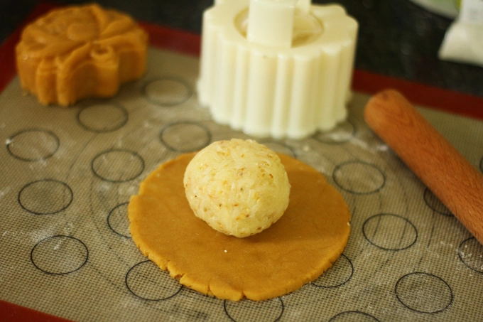 Cách làm bánh trung thu nướng nhân sữa dừa 5