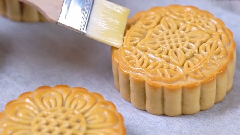 cách làm bánh trung thu trứng muối 17