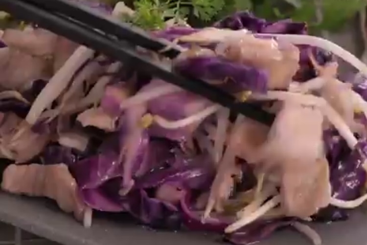 Bắp cải tím xào thịt ba chỉ (Hình 4)