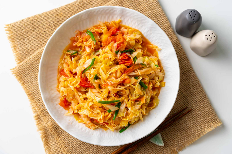 Bắp cải xào cà chua (ảnh 5)