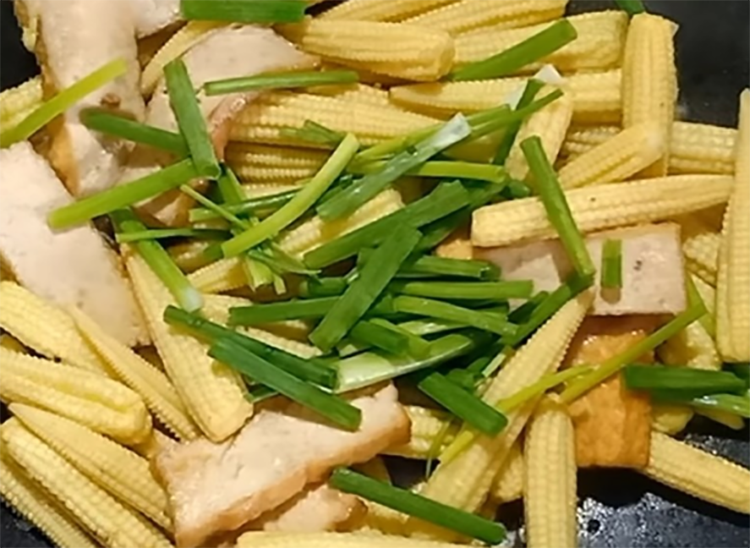 bắp non xào hành chay với đậu hũ (hình 7)