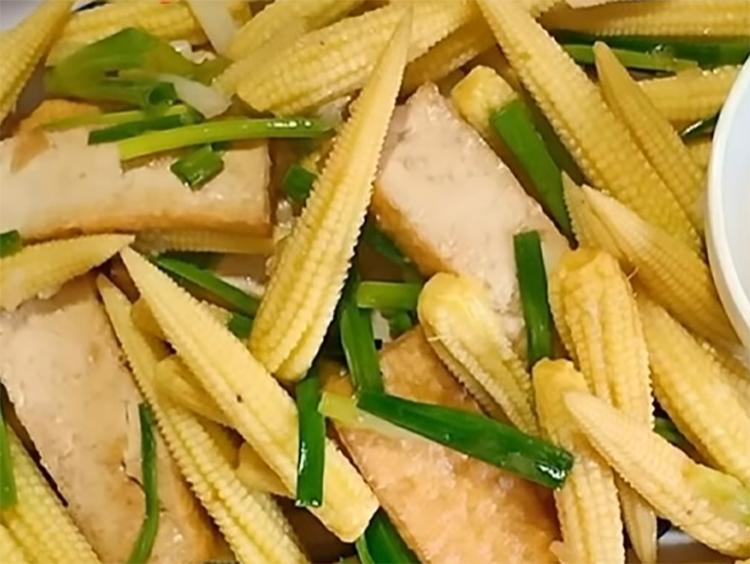 bắp non xào hành chay với đậu hũ (hình 8)