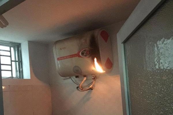 Bật bình nóng lạnh khi tắm hình 8