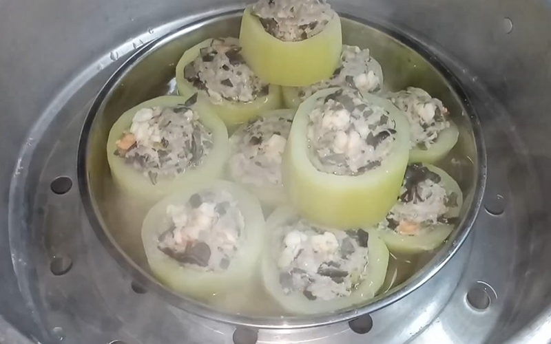 cách làm bầu hấp tôm thịt (hình 12)