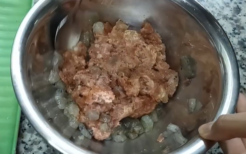 cách làm bầu hấp tôm thịt (hình 9)