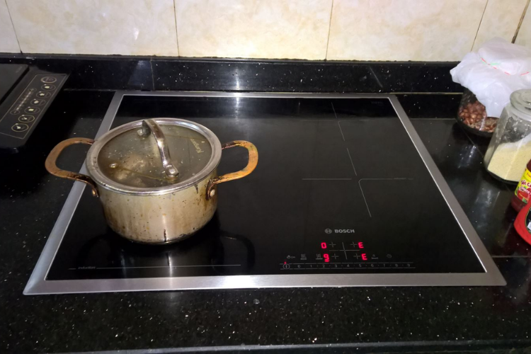bếp từ bosch báo lỗi u1 2
