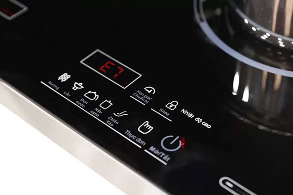 Bếp từ Sunhouse báo lỗi E7 là lỗi gì? Nguyên nhân và cách xử lý an toàn tại nhà