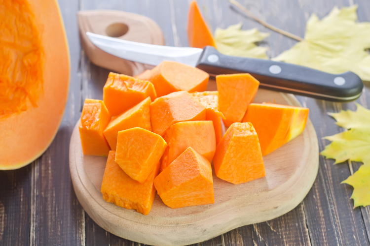 bí đỏ chiên giòn lắc trứng muối hình 3