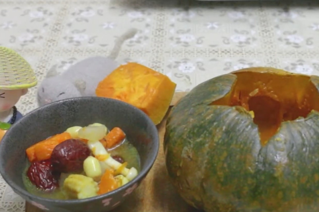 Cách làm bí đỏ hầm ngũ quả chay - Món ăn thanh đạm, giàu dinh dưỡng cho ngày rằm