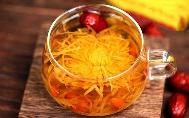 Bí quyết pha trà hoa cúc táo đỏ (hình 1)