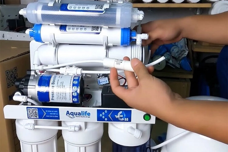 Bình áp máy lọc nước bị rò nước hình 2
