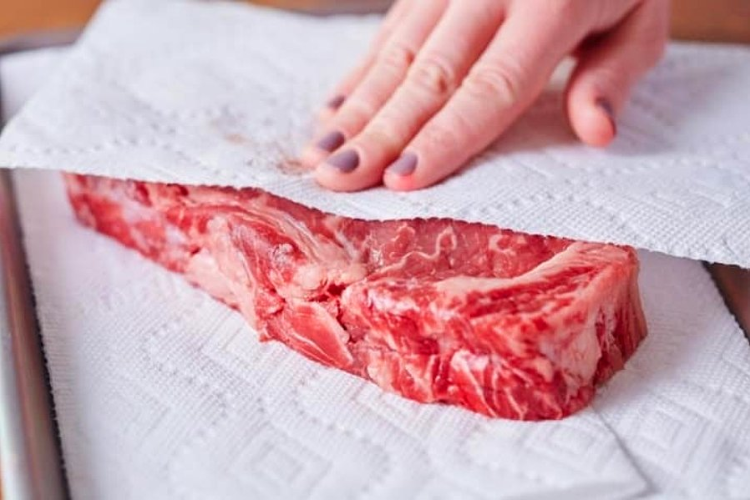 bò bít tết sốt bơ tỏi bằng nồi chiên không dầu hình 5