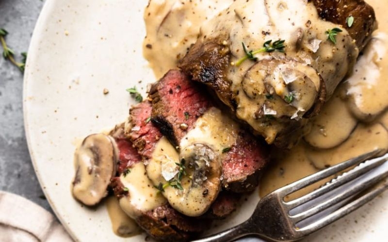 bò bít tết sốt kem 7