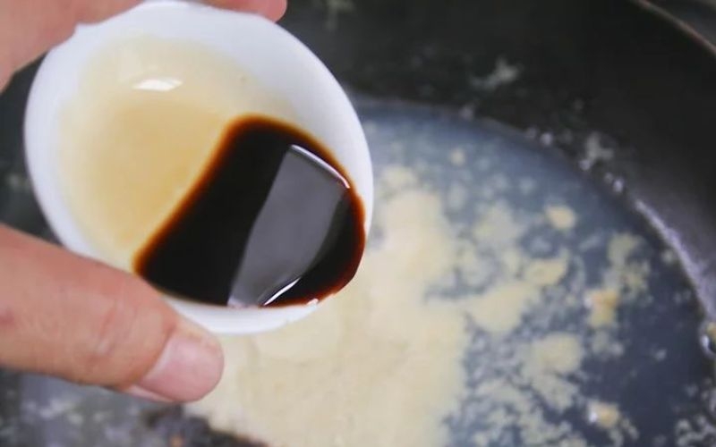 Cho các nguyên liệu vào