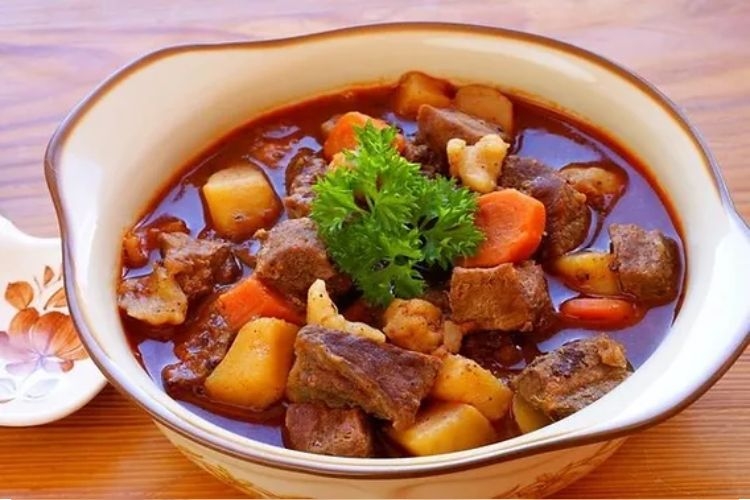 bò hầm gấc-1.jpg