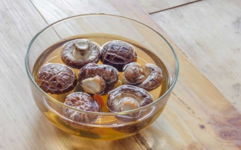 Sơ chế nấm đông cô