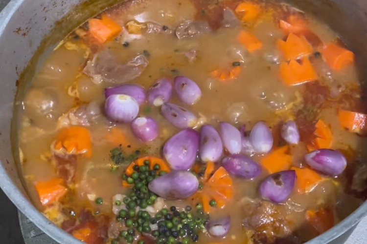 Bước 5: Nấu bò hầm tiêu xanh 2