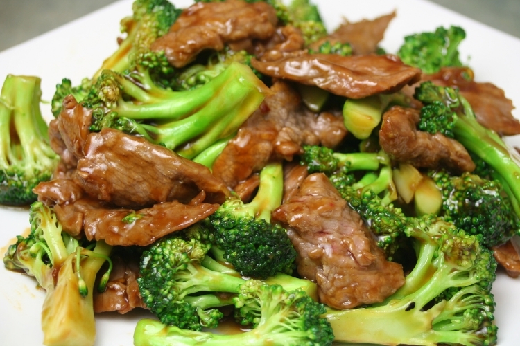 Bông cải xanh (súp lơ xanh) xào thịt heo